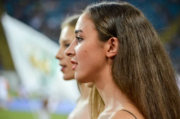 Odessa, Ukrayna - 21 Temmuz 2018: Elbiseduri güzel kızlar