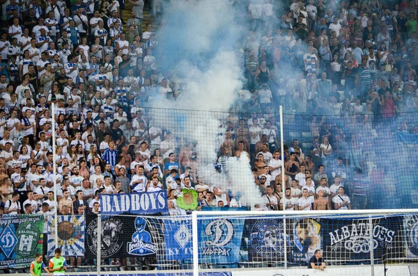 ODESSA, UCRANIA - 21 de julio de 2018: Ultras y aficionados detrás del gol — Foto de Stock