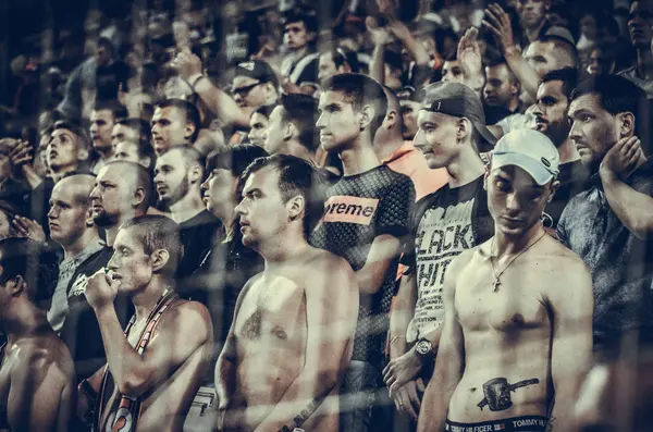 Odessa, Oekraïne-21 juli 2018: fans en ultras achter de poort — Stockfoto