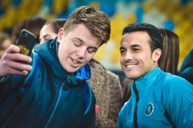 Kiev, Ukrayna - 14 Mart 2019: Pedro Rodriguez fan ile sırasında 