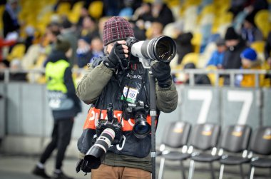 Kiev, Ukrayna - 14 Mart 2019: Gazeteciler ve fotoğrafçılar w