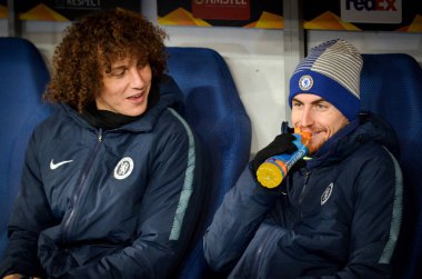 Kiev, Ukrayna - 14 Mart 2019: David Luiz sırasında banch üzerinde 