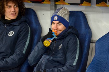 Kiev, Ukrayna - 14 Mart 2019: David Luiz sırasında banch üzerinde 