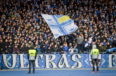Kiev, Ukrayna - 14 Mart 2019: Ultras ve taraftarlar takımı destekliyor