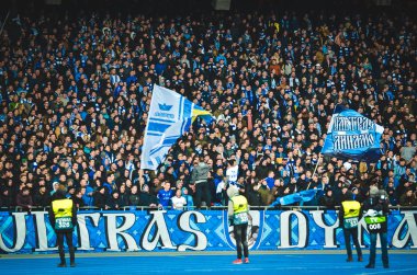 Kiev, Ukrayna - 14 Mart 2019: Ultras ve taraftarlar takımı destekliyor