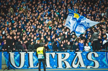 Kiev, Ukrayna - 14 Mart 2019: Ultras ve taraftarlar takımı destekliyor