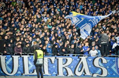 Kiev, Ukrayna - 14 Mart 2019: Ultras ve taraftarlar takımı destekliyor