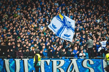 Kiev, Ukrayna - 14 Mart 2019: Ultras ve taraftarlar takımı destekliyor