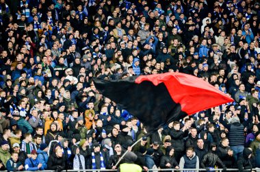 Kiev, Ukrayna - 14 Mart 2019: Ultras ve taraftarlar takımı destekliyor
