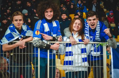 Kiev, Ukrayna - 14 Mart 2019: Chelsea taraftarları takımı destekliyor