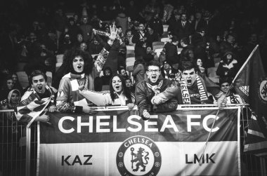 Kiev, Ukrayna - 14 Mart 2019: Chelsea taraftarları takımı destekliyor