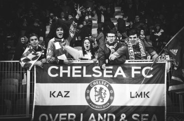 Kiev, Ukrayna - 14 Mart 2019: Chelsea taraftarları takımı destekliyor