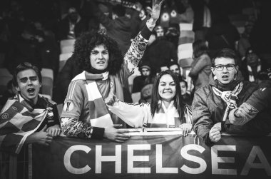Kiev, Ukrayna - 14 Mart 2019: Chelsea taraftarları takımı destekliyor
