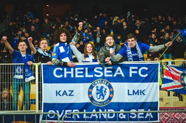 Kiev, Ukrayna - 14 Mart 2019: Chelsea taraftarları takımı destekliyor