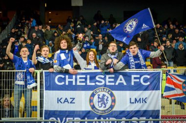 Kiev, Ukrayna - 14 Mart 2019: Chelsea taraftarları takımı destekliyor