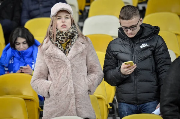 Kyjev, Ukrajina-14. březen 2019: fotbaloví fanoušci na stadionu Su — Stock fotografie