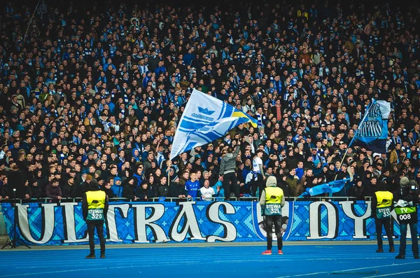 Kiev, Ukrayna - 14 Mart 2019: Ultras ve taraftarlar takımı destekliyor