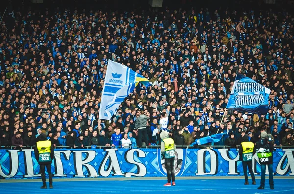 Kiev, Ukrayna - 14 Mart 2019: Ultras ve taraftarlar takımı destekliyor