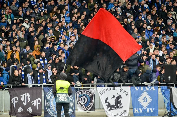 Kiev, Ukrayna - 14 Mart 2019: Ultras ve taraftarlar takımı destekliyor