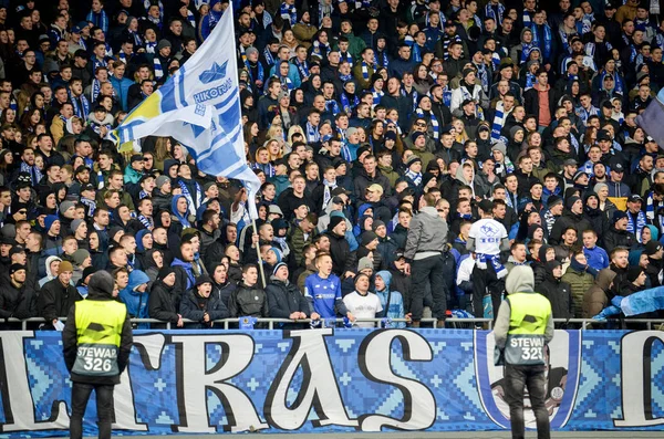 Kiev, Ukrayna - 14 Mart 2019: Ultras ve taraftarlar takımı destekliyor