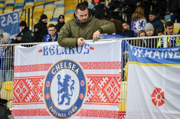 Kiev, Ukrayna - 14 Mart 2019: Chelsea taraftarları takımı destekliyor