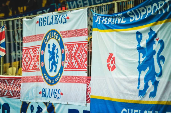 Kiev, Ukrayna - 14 Mart 2019: Chelsea taraftarları takımı destekliyor