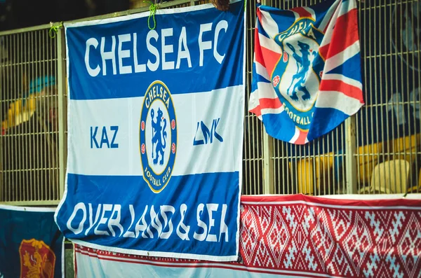 Kiev, Ukrayna - 14 Mart 2019: Chelsea taraftarları takımı destekliyor