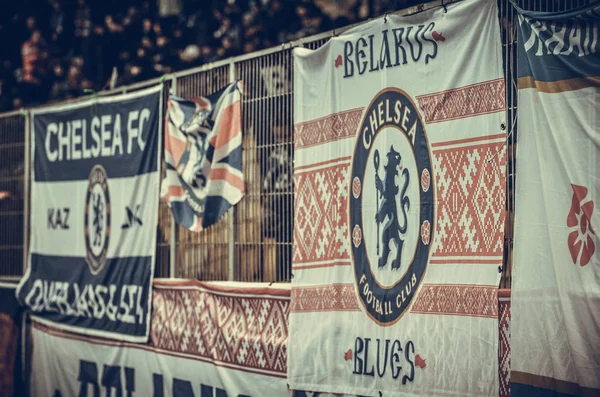 Kiev, Ukrayna - 14 Mart 2019: Chelsea taraftarları takımı destekliyor