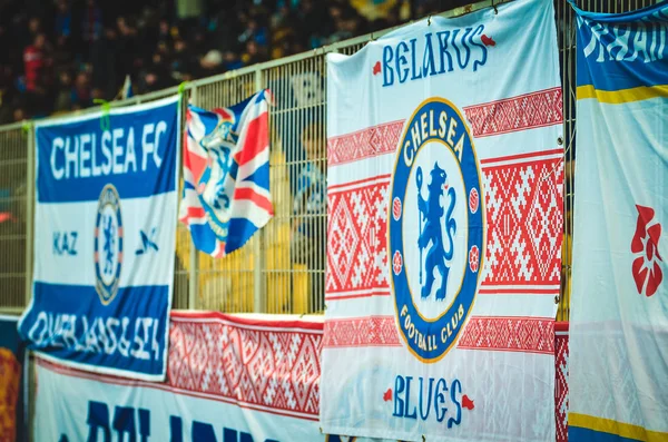 Kiev, Ukrayna - 14 Mart 2019: Chelsea taraftarları takımı destekliyor