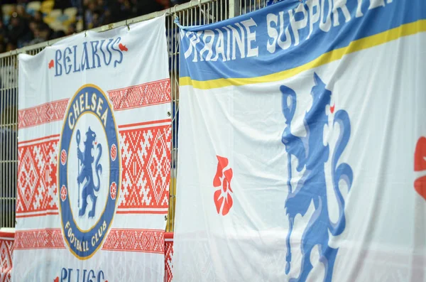 Kiev, Ukrayna - 14 Mart 2019: Chelsea taraftarları takımı destekliyor