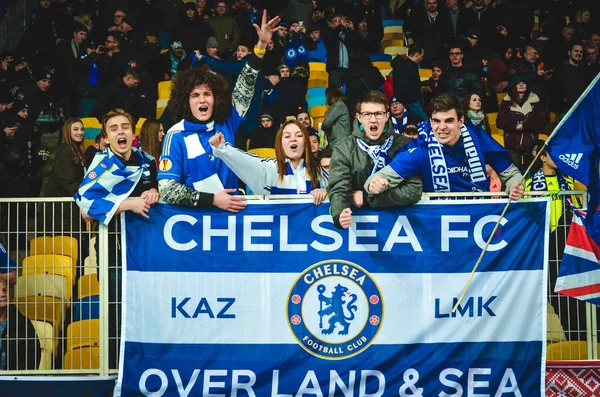 Kiev, Ukrayna - 14 Mart 2019: Chelsea taraftarları takımı destekliyor