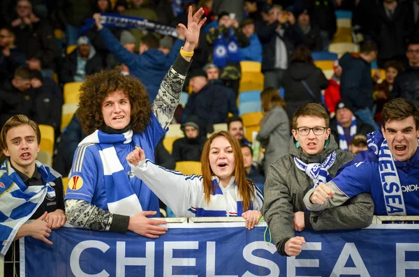 Kiev, Ukrayna - 14 Mart 2019: Chelsea taraftarları takımı destekliyor