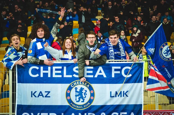 Kiev, Ukrayna - 14 Mart 2019: Chelsea taraftarları takımı destekliyor