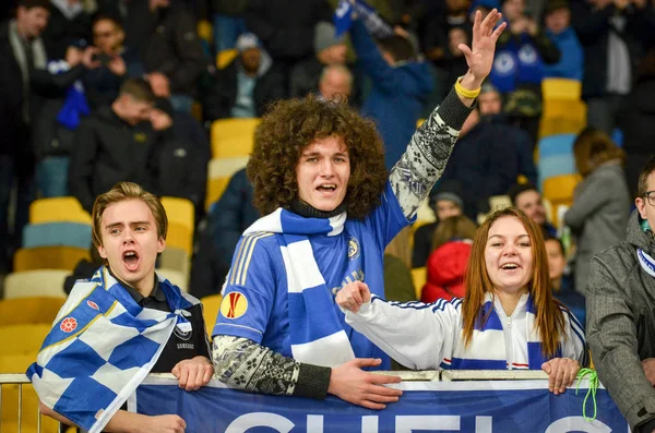 Kiev, Ukrayna - 14 Mart 2019: Chelsea taraftarları takımı destekliyor