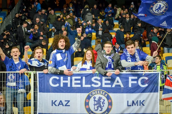 Kiev, Ukrayna - 14 Mart 2019: Chelsea taraftarları takımı destekliyor