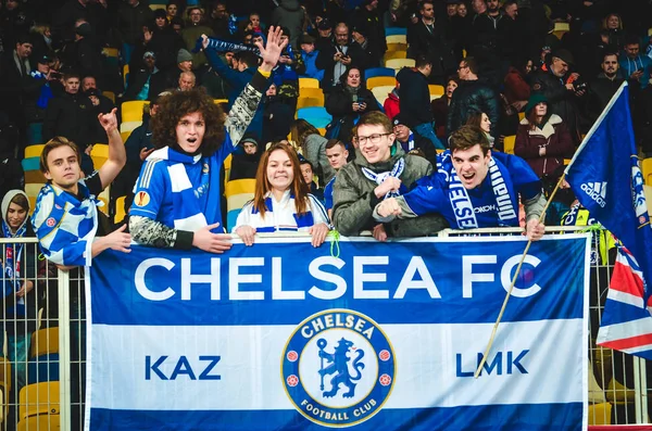 Kiev, Ukrayna - 14 Mart 2019: Chelsea taraftarları takımı destekliyor