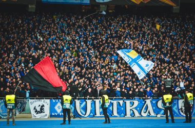 Kiev, Ukrayna - 14 Mart 2019: Ultras ve taraftarlar takımı destekliyor