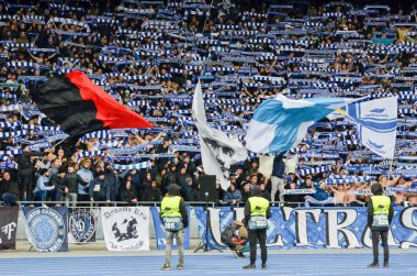 Kiev, Ukrayna - 14 Mart 2019: Ultras ve taraftarlar takımı destekliyor