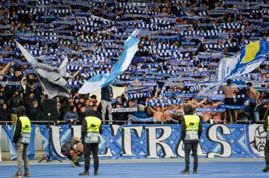 Kiev, Ukrayna - 14 Mart 2019: Ultras ve taraftarlar takımı destekliyor