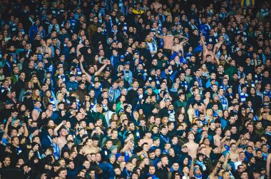 Kiev, Ukrayna - 14 Mart 2019: Ultras ve taraftarlar takımı destekliyor