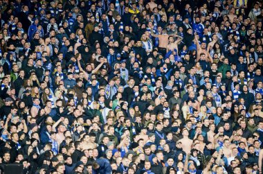 Kiev, Ukrayna - 14 Mart 2019: Ultras ve taraftarlar takımı destekliyor