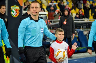 Kiev, Ukrayna - 29 Kasım 2018: Hakem takımı sahaya çıkıyor