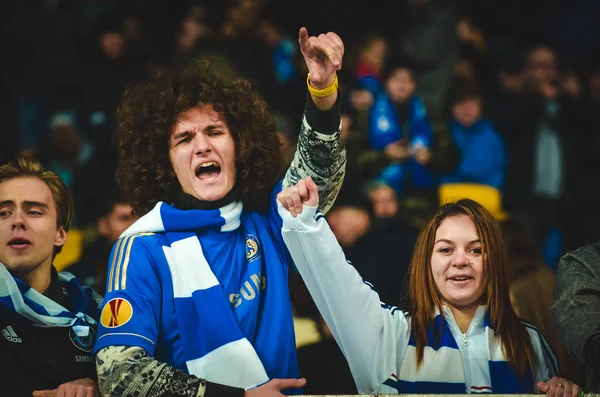Kiev, Ukrayna - 14 Mart 2019: Chelsea taraftarları takımı destekliyor
