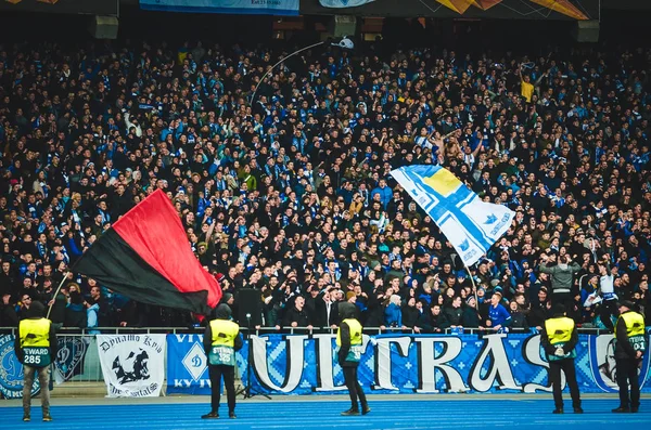 Kiev, Ukrayna - 14 Mart 2019: Ultras ve taraftarlar takımı destekliyor
