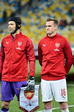 Kiev, Ukrayna - 29 Kasım 2018: Rob Holding ve Petr Cech dur