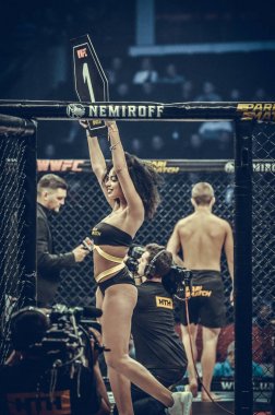 Kiev, Ukrayna - 02 Mart 2019: Wwfc 14 stajyer sırasında Ring Girls