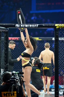 Kiev, Ukrayna - 02 Mart 2019: Wwfc 14 stajyer sırasında Ring Girls