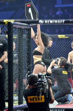 Kiev, Ukrayna - 02 Mart 2019: Wwfc 14 stajyer sırasında Ring Girls
