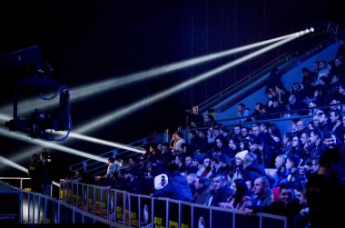 Kiev, Ukrayna - 02 Mart 2019: Konuklar ve izleyiciler standda 