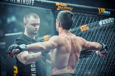 Kiev, Ukrayna - 02 Mart 2019: Arman Yesayan mma savaşçıları girin